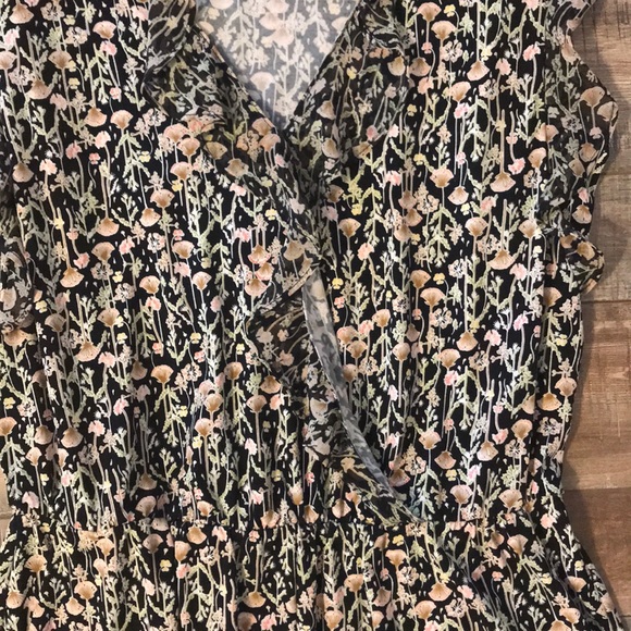 🌟BCBG Floral Romper🌟 - Picture 4 of 6